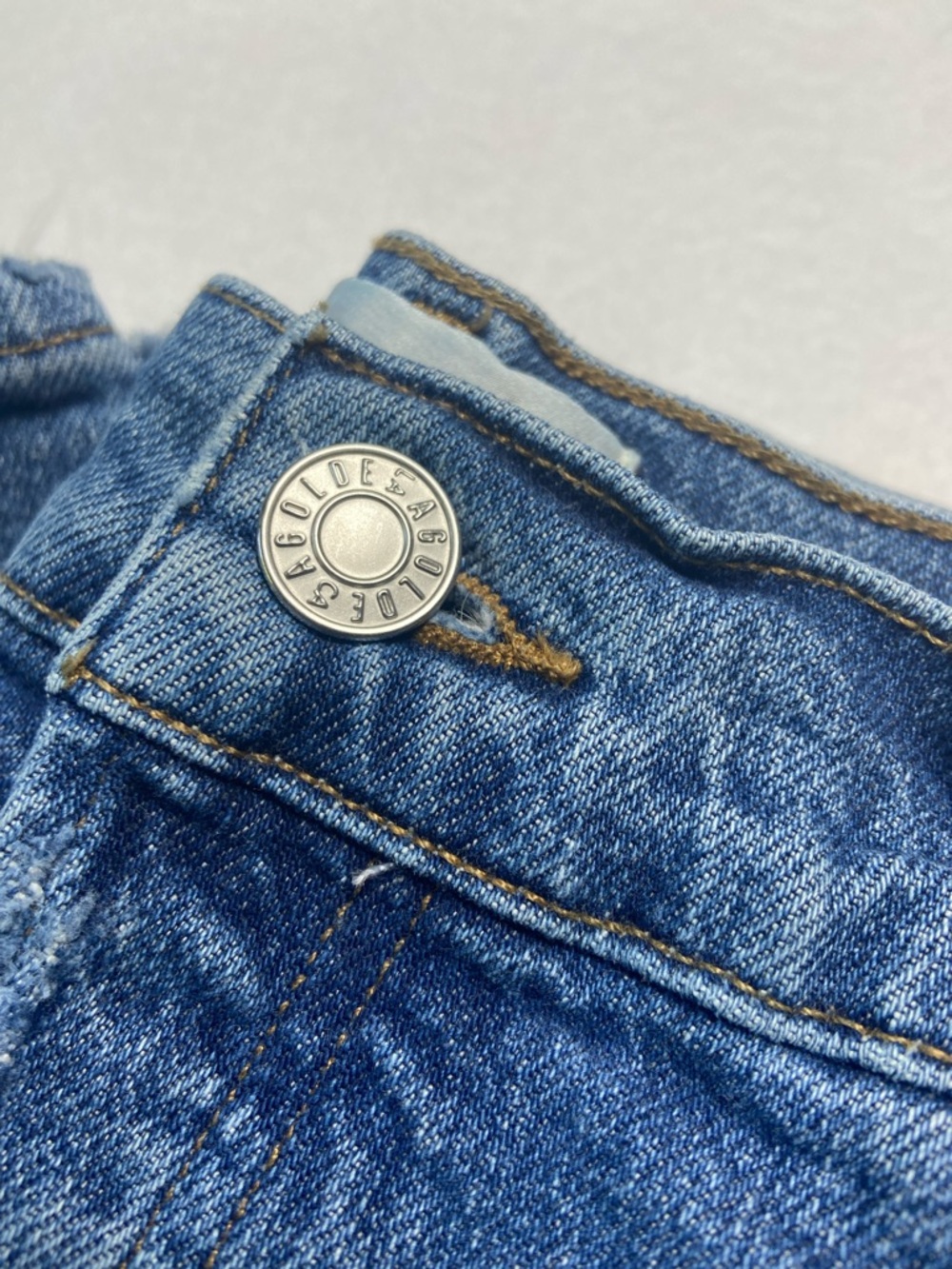 Agolde Classic 5 pocket Medium Wash, Distressed Riley‎ Cropped Jeans, Size 31